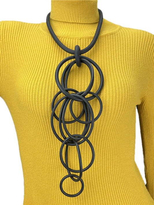 Collier orange en caoutchouc